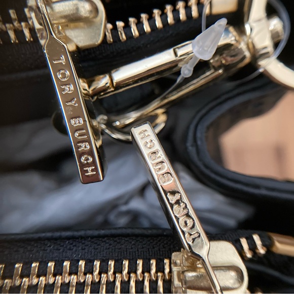 NWT Tory Burch Robinson Perforated Double Zip  LARGE tote. Black. - Picture 11 of 16